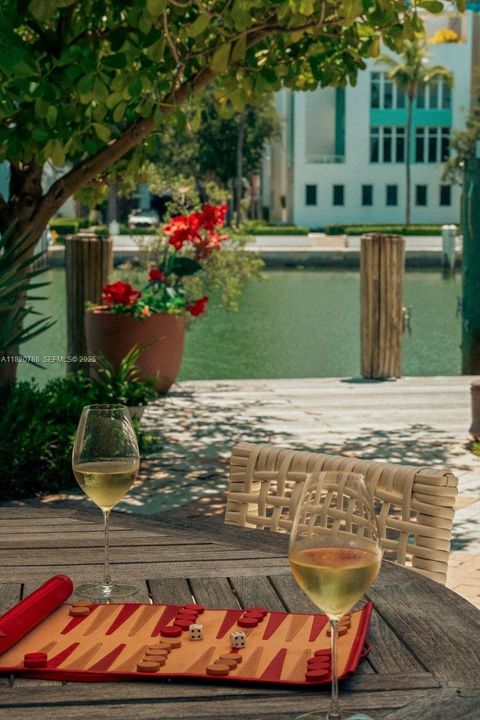 For Sale: $7,950,000 (3 beds, 3 baths, 3421 Square Feet)