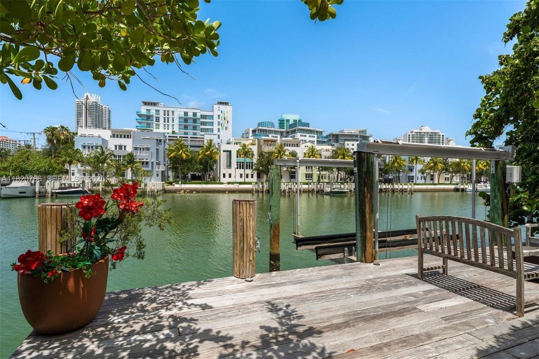 For Sale: $7,950,000 (3 beds, 3 baths, 3421 Square Feet)