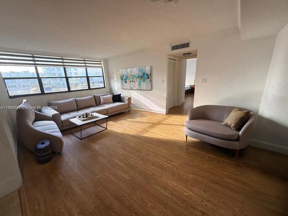 На продажу: $299,000 (1 спален, 1 ванн, 900 Квадратных фут)