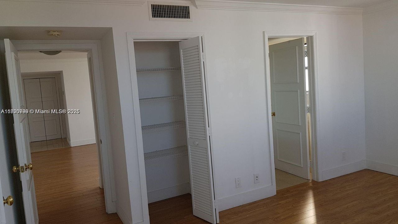 На продажу: $299,000 (1 спален, 1 ванн, 900 Квадратных фут)