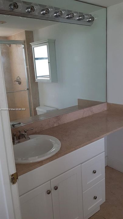 На продажу: $299,000 (1 спален, 1 ванн, 900 Квадратных фут)