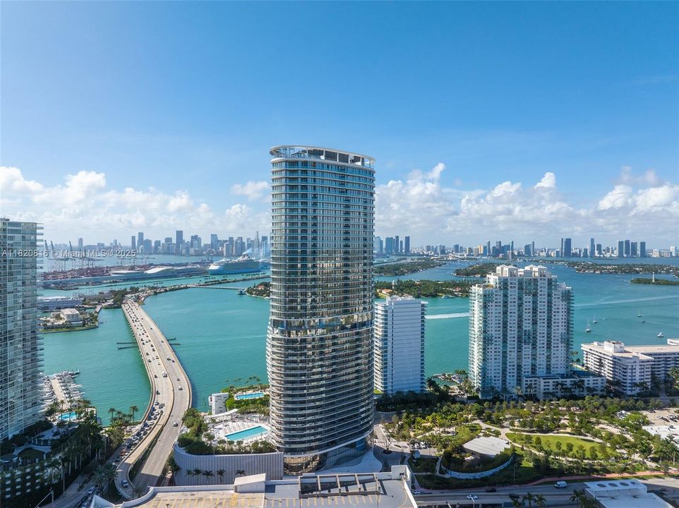 En Venta: $7,300,000 (2 camas, 2 baños, 2615 Pies cuadrados)