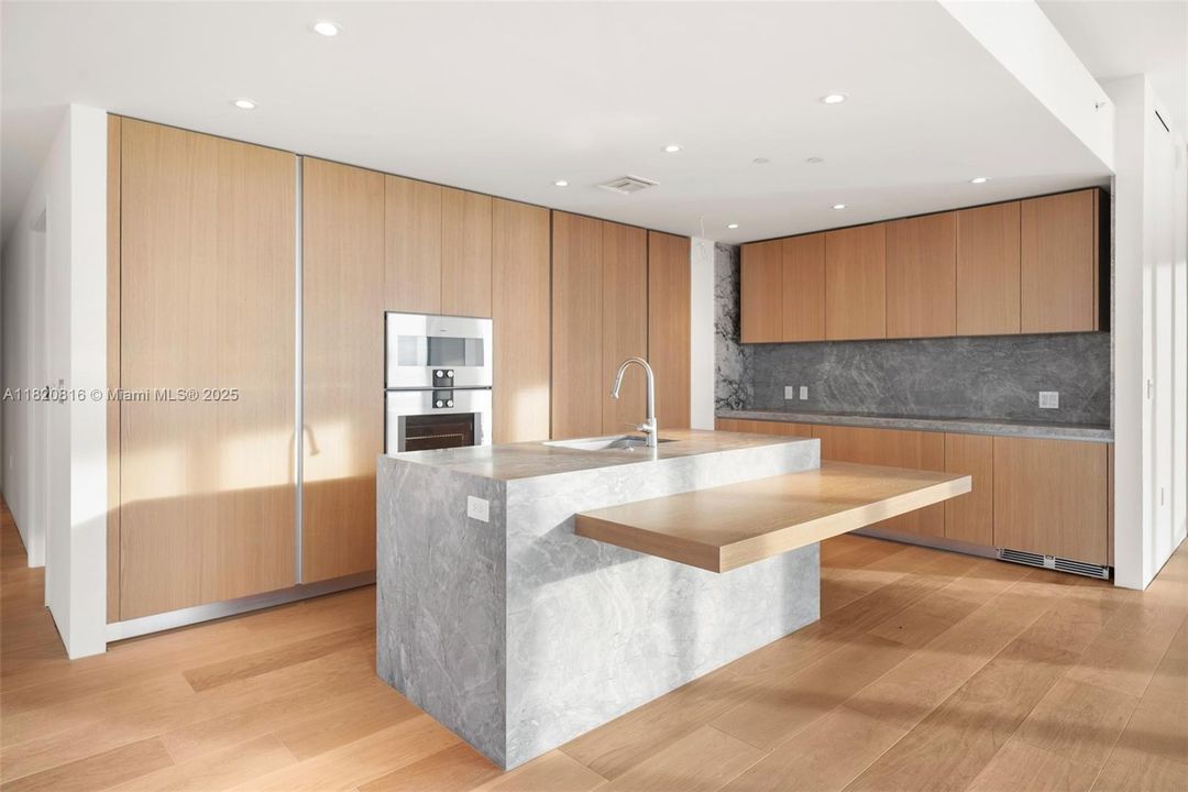 En Venta: $7,300,000 (2 camas, 2 baños, 2615 Pies cuadrados)