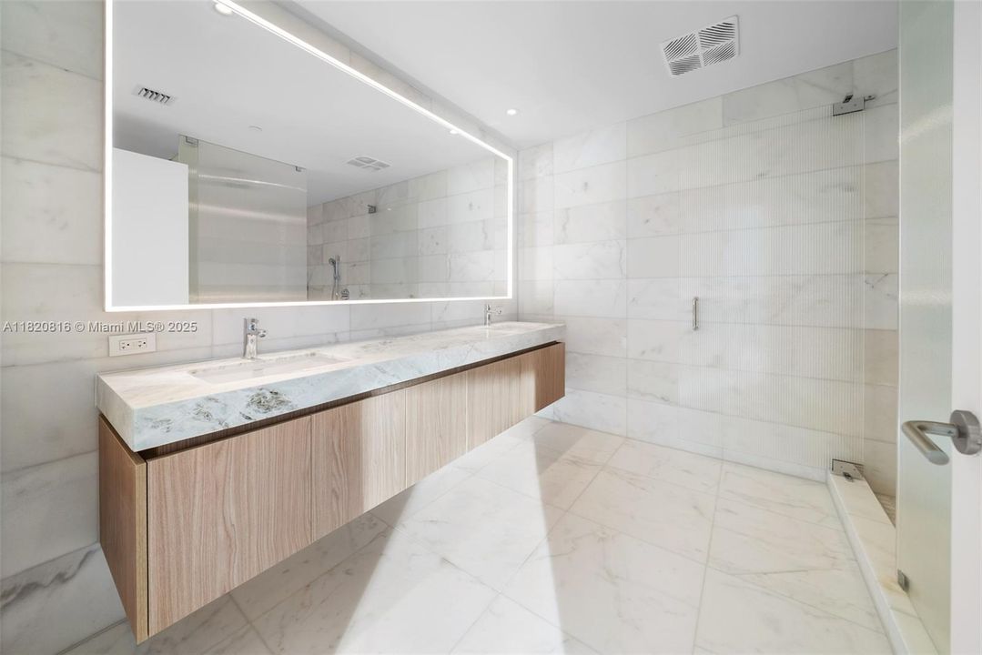 En Venta: $7,300,000 (2 camas, 2 baños, 2615 Pies cuadrados)