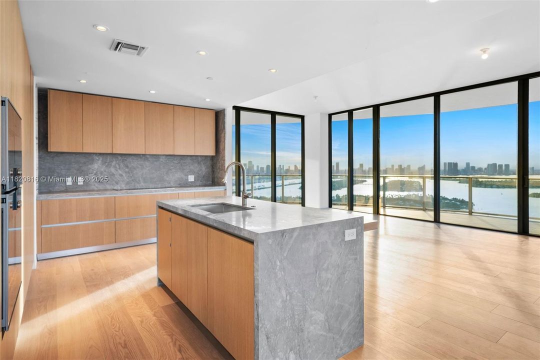 En Venta: $7,300,000 (2 camas, 2 baños, 2615 Pies cuadrados)