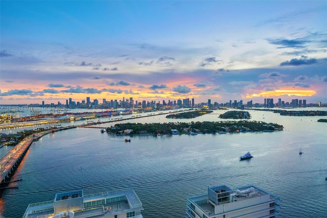 En Venta: $7,300,000 (2 camas, 2 baños, 2615 Pies cuadrados)