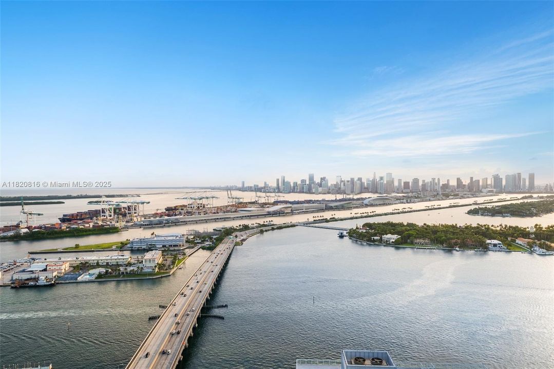 En Venta: $7,300,000 (2 camas, 2 baños, 2615 Pies cuadrados)