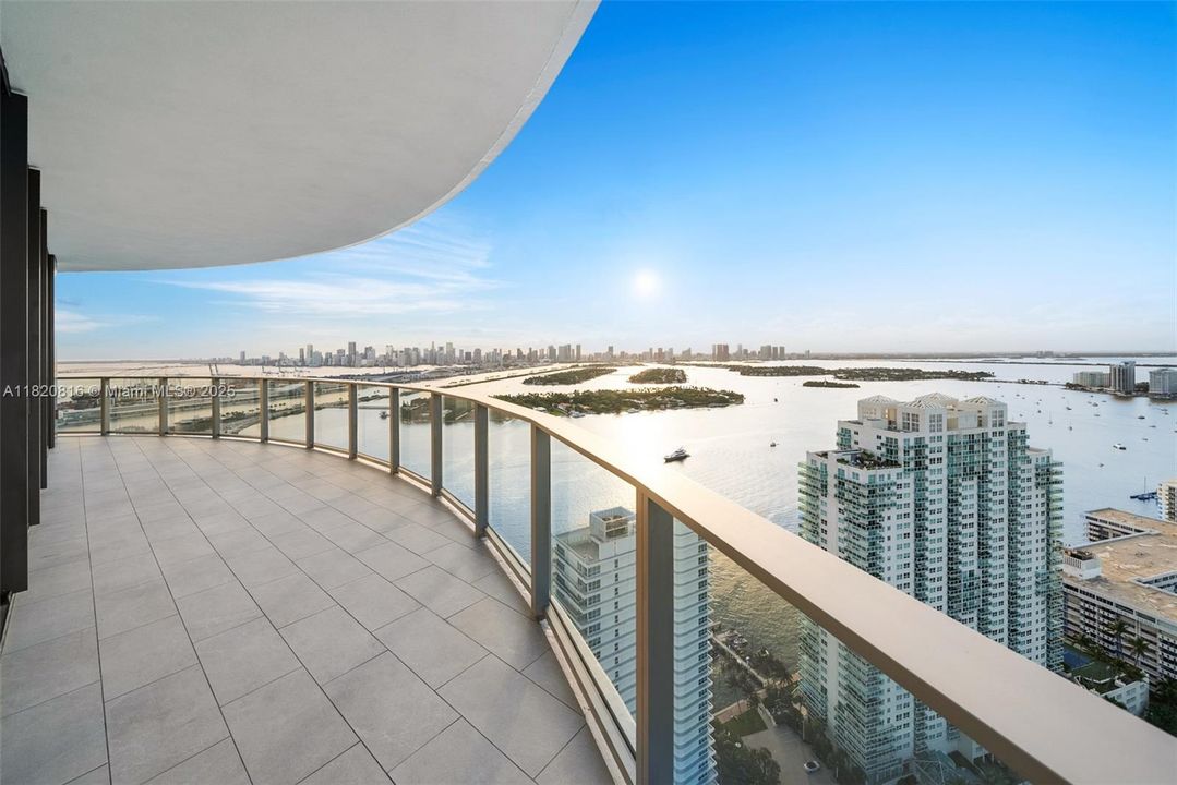 En Venta: $7,300,000 (2 camas, 2 baños, 2615 Pies cuadrados)
