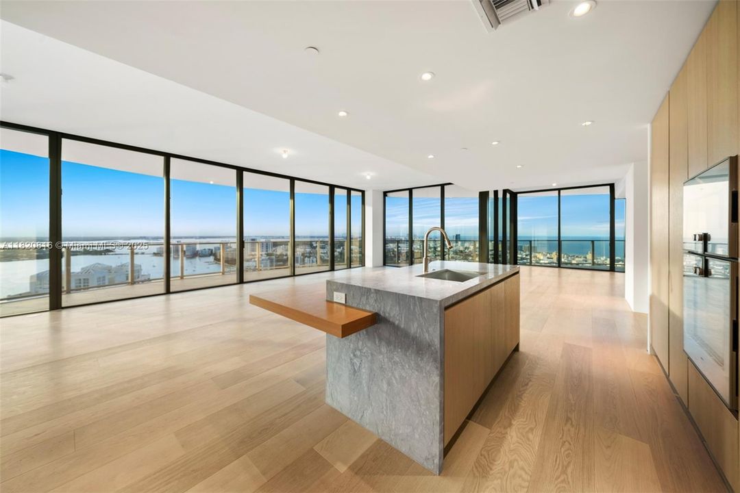 En Venta: $7,300,000 (2 camas, 2 baños, 2615 Pies cuadrados)