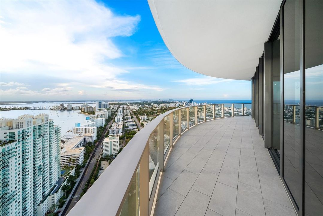 En Venta: $7,300,000 (2 camas, 2 baños, 2615 Pies cuadrados)