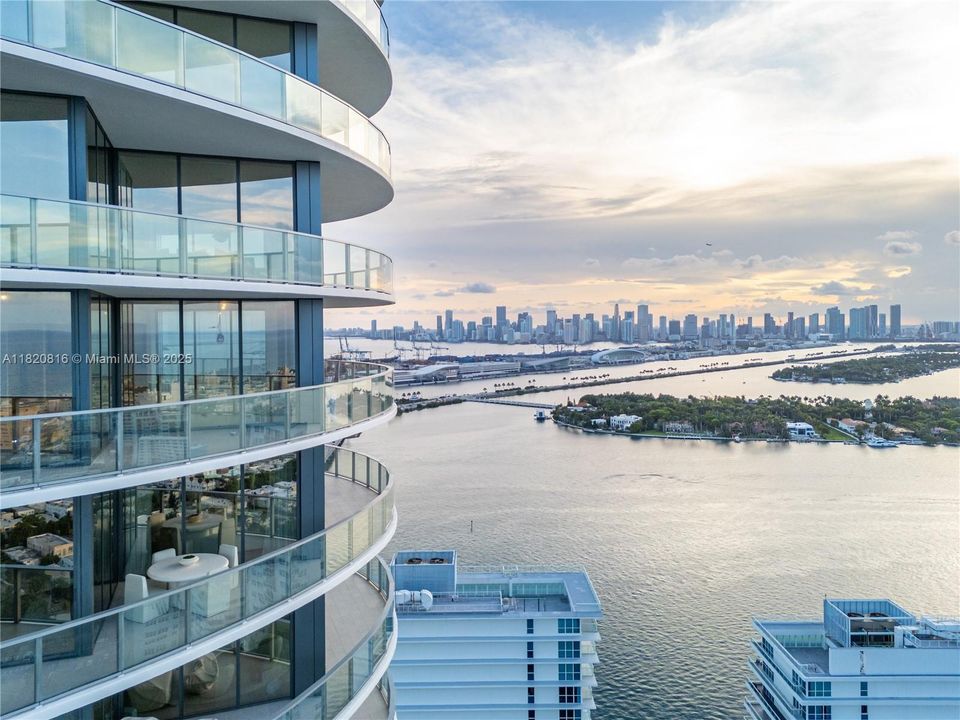 En Venta: $7,300,000 (2 camas, 2 baños, 2615 Pies cuadrados)