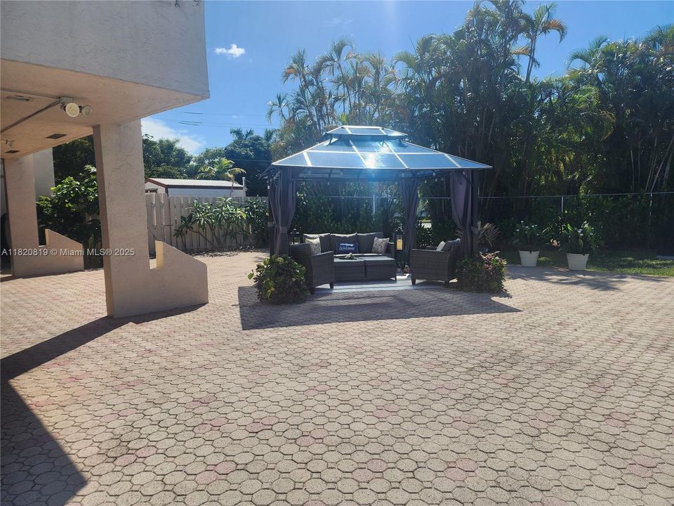 Activo con contrato: $108,000 (1 camas, 1 baños, 933 Pies cuadrados)