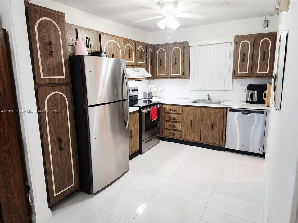 Activo con contrato: $108,000 (1 camas, 1 baños, 933 Pies cuadrados)