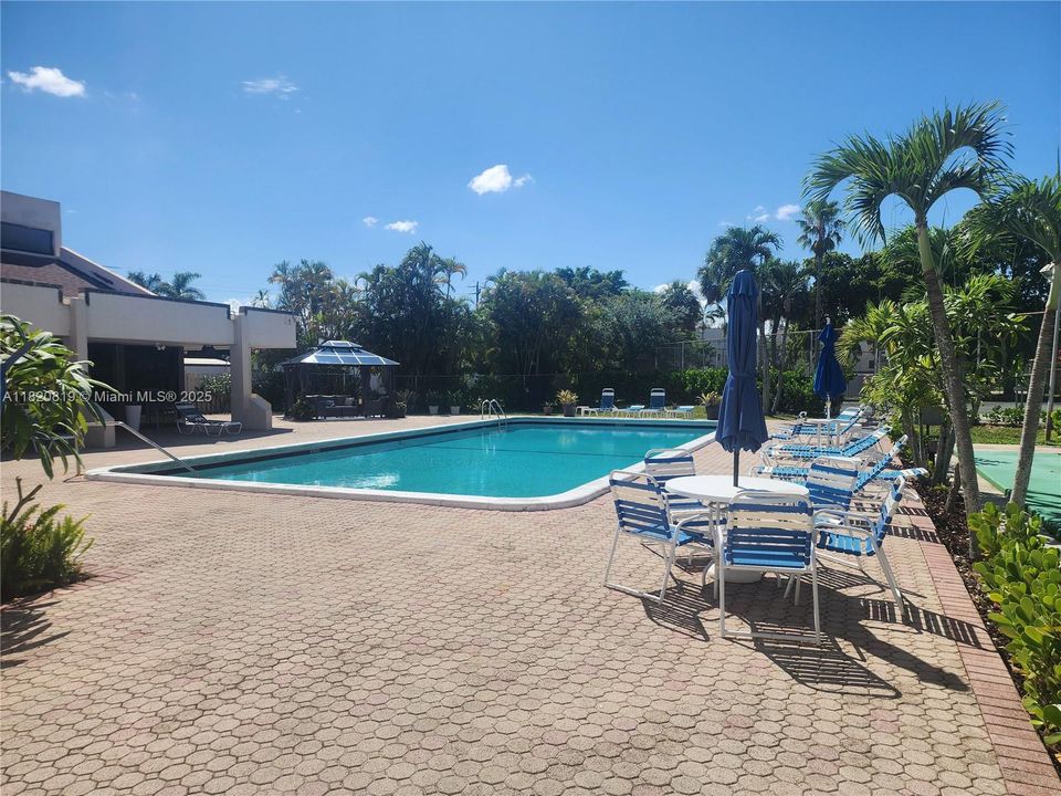 Activo con contrato: $108,000 (1 camas, 1 baños, 933 Pies cuadrados)