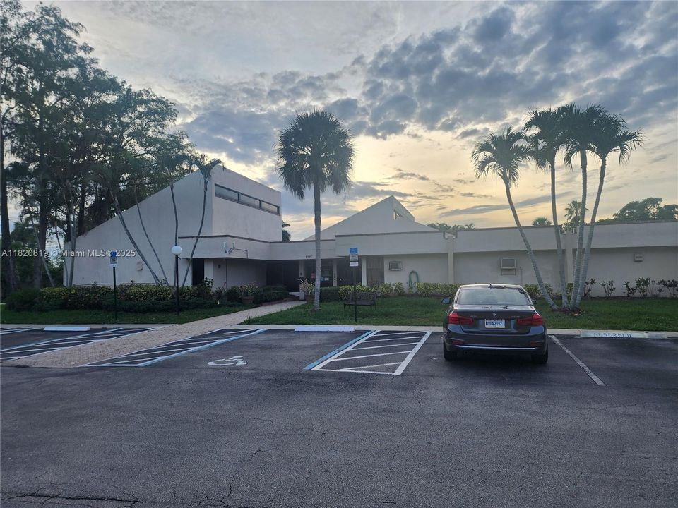 Activo con contrato: $108,000 (1 camas, 1 baños, 933 Pies cuadrados)