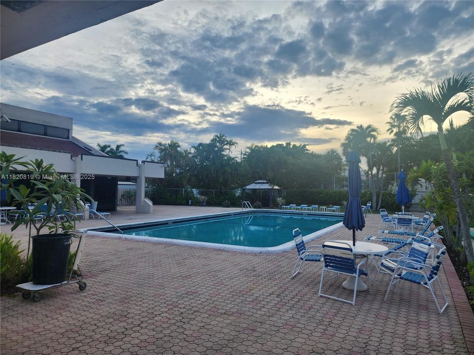 Activo con contrato: $108,000 (1 camas, 1 baños, 933 Pies cuadrados)