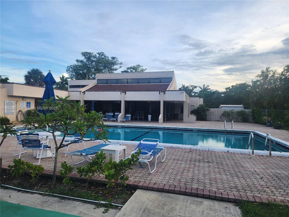 Activo con contrato: $108,000 (1 camas, 1 baños, 933 Pies cuadrados)