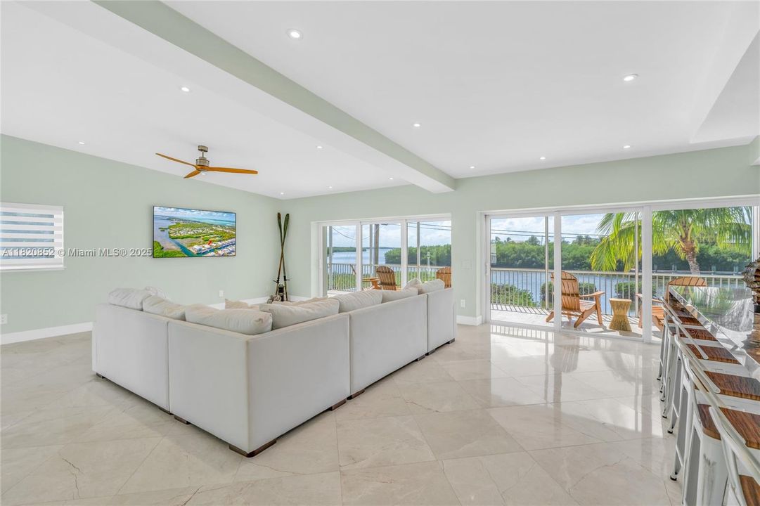 最近租的: $6,800 (5 贝兹, 3 浴室, 3124 平方英尺)