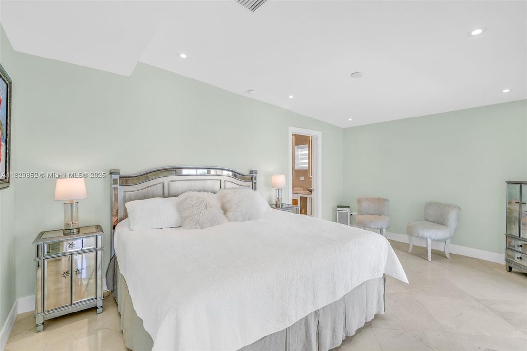 最近租的: $6,800 (5 贝兹, 3 浴室, 3124 平方英尺)