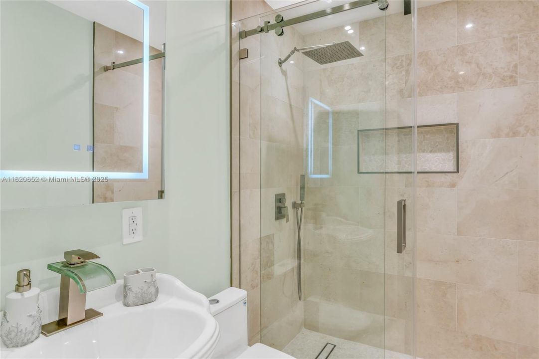 最近租的: $6,800 (5 贝兹, 3 浴室, 3124 平方英尺)