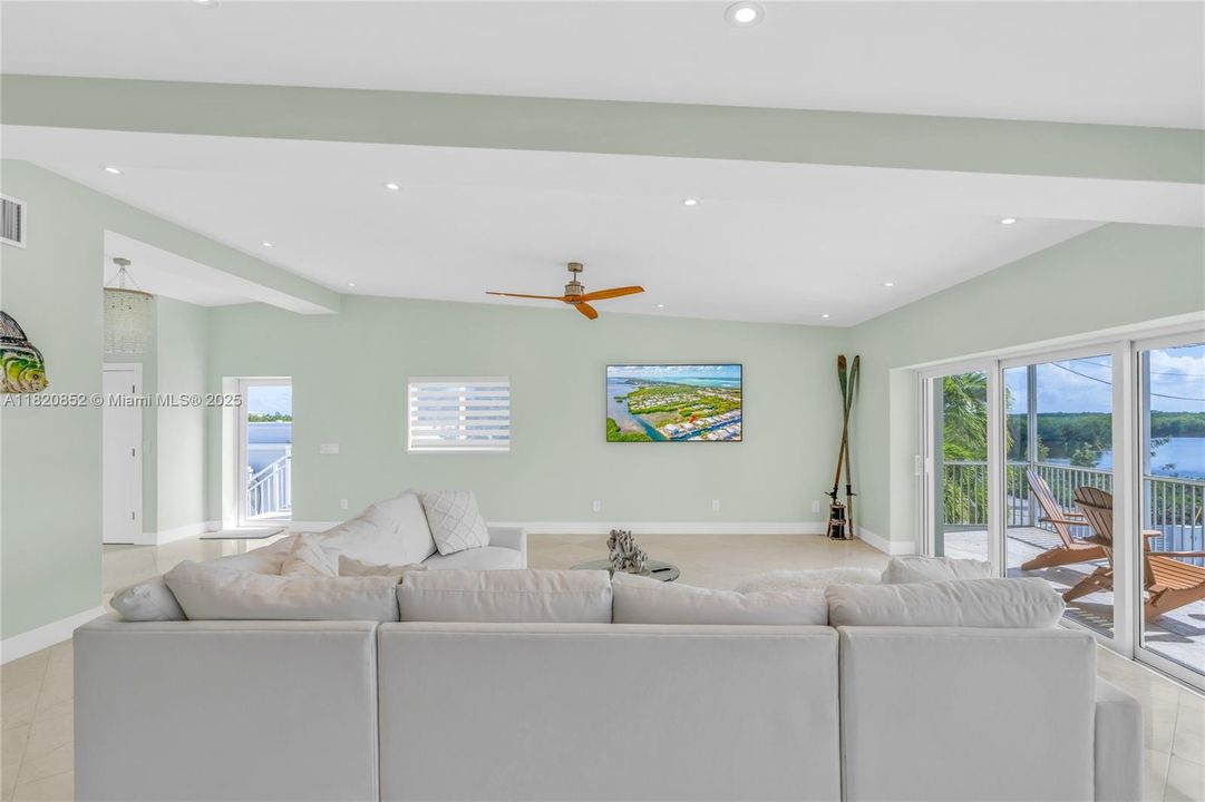 最近租的: $6,800 (5 贝兹, 3 浴室, 3124 平方英尺)