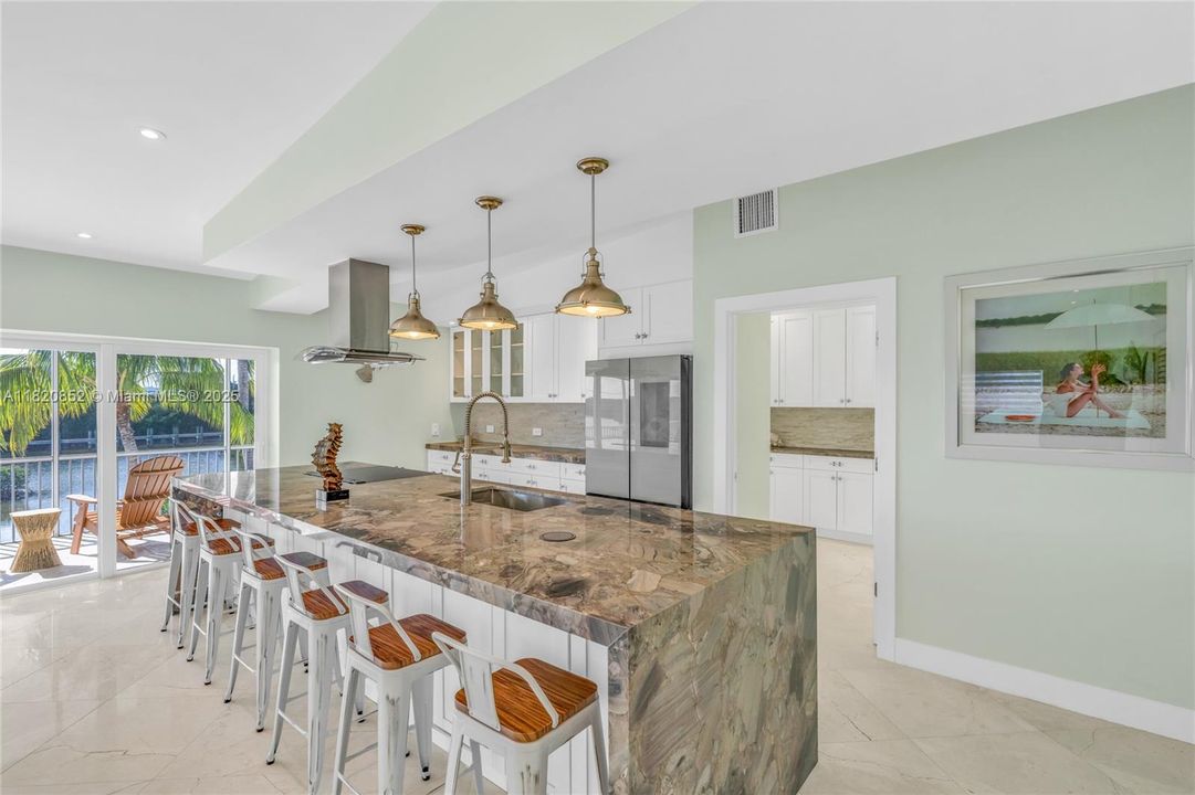 最近租的: $6,800 (5 贝兹, 3 浴室, 3124 平方英尺)