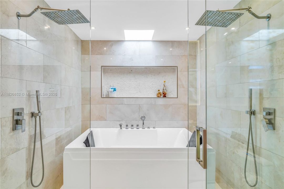 最近租的: $6,800 (5 贝兹, 3 浴室, 3124 平方英尺)