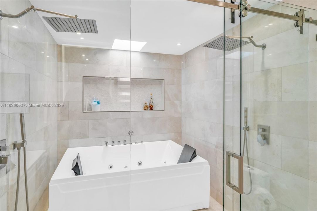 最近租的: $6,800 (5 贝兹, 3 浴室, 3124 平方英尺)