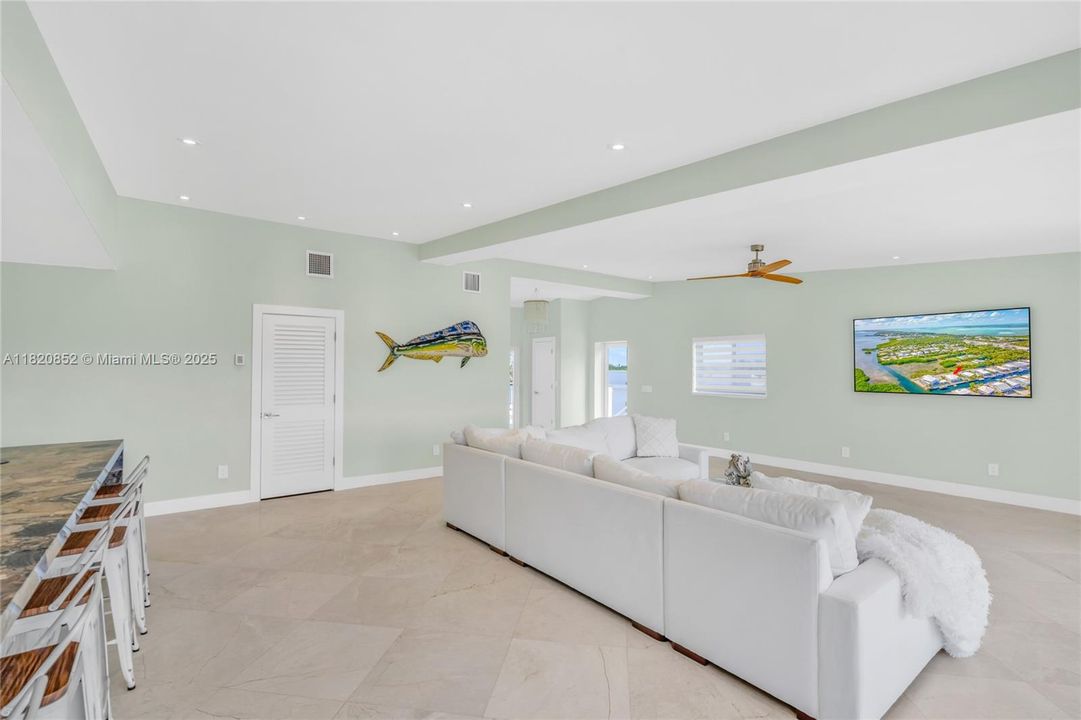 最近租的: $6,800 (5 贝兹, 3 浴室, 3124 平方英尺)