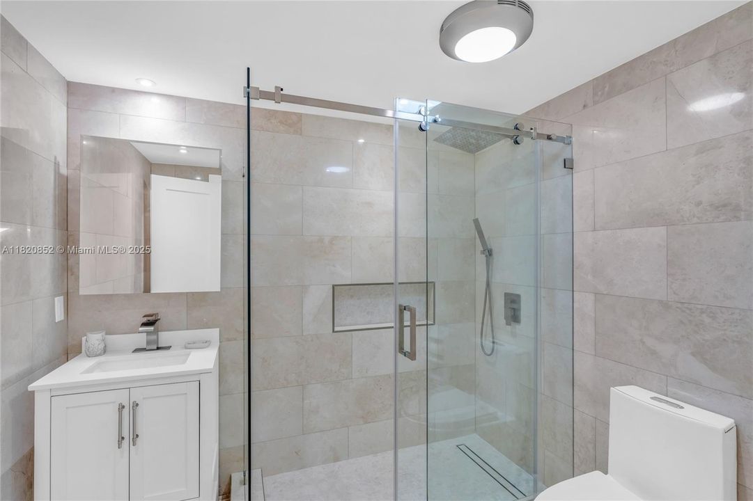 最近租的: $6,800 (5 贝兹, 3 浴室, 3124 平方英尺)