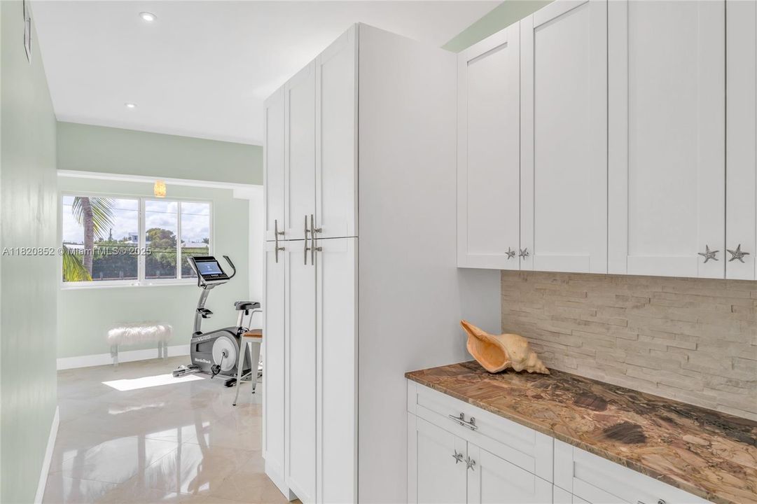 最近租的: $6,800 (5 贝兹, 3 浴室, 3124 平方英尺)