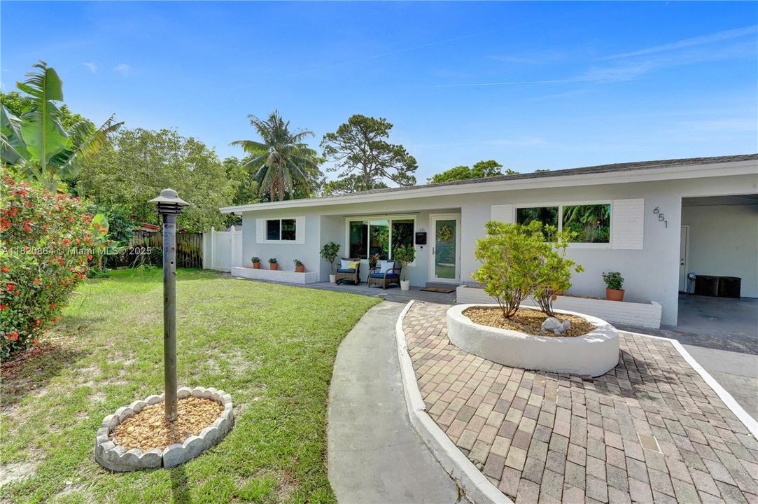 Recently Sold: $479,000 (3 beds, 2 baths, 1266 Square Feet)