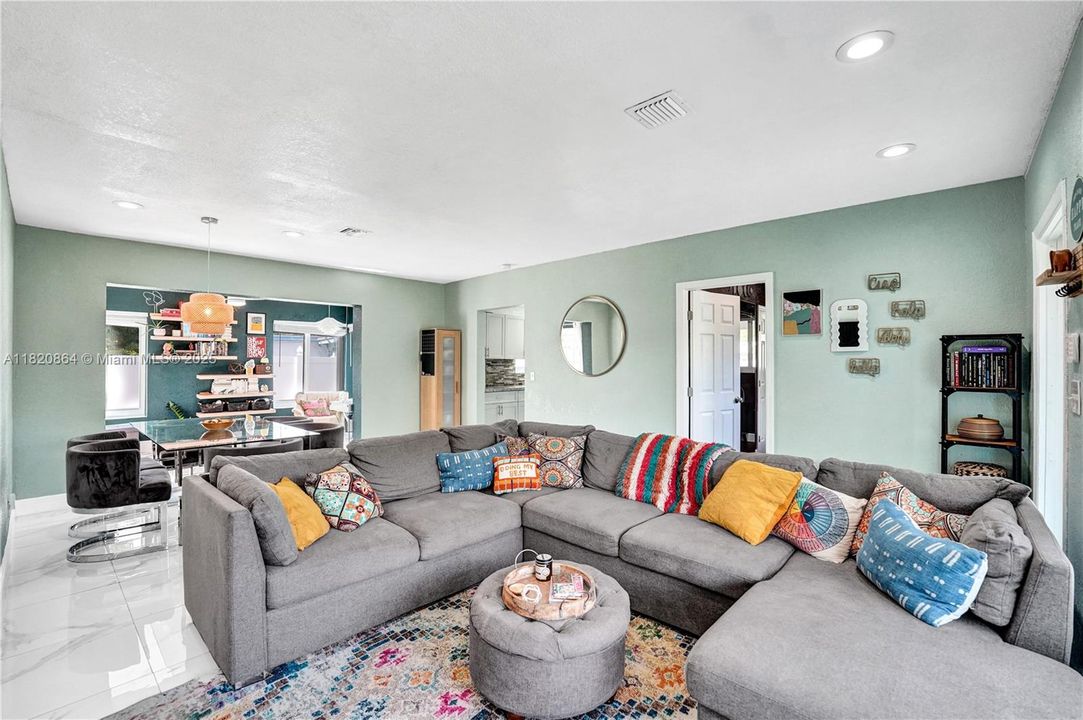 Recently Sold: $479,000 (3 beds, 2 baths, 1266 Square Feet)