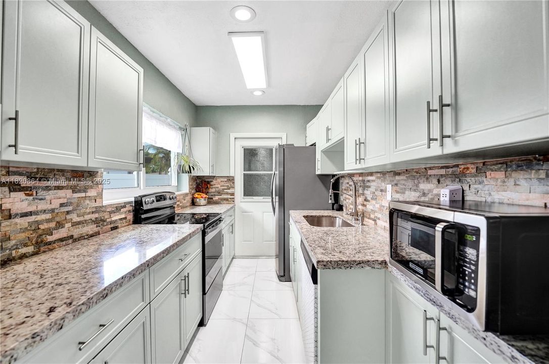 Recently Sold: $479,000 (3 beds, 2 baths, 1266 Square Feet)