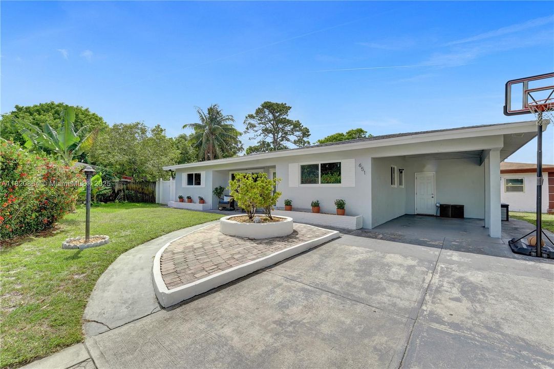 Recently Sold: $479,000 (3 beds, 2 baths, 1266 Square Feet)