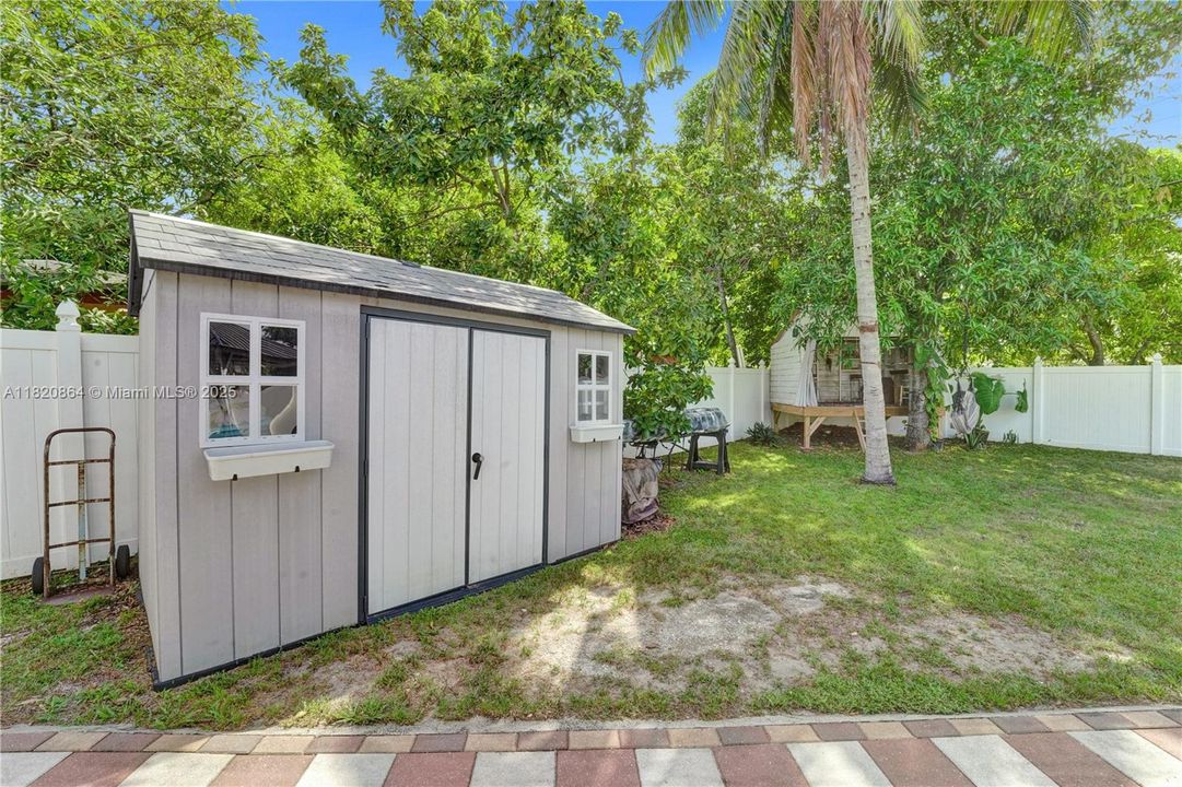 Recently Sold: $479,000 (3 beds, 2 baths, 1266 Square Feet)