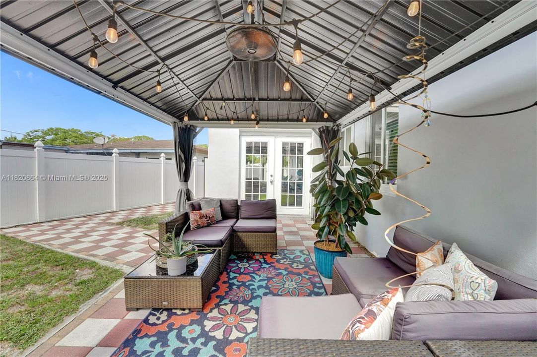 Recently Sold: $479,000 (3 beds, 2 baths, 1266 Square Feet)