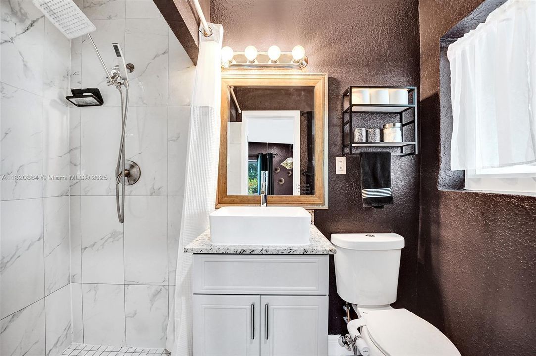 Recently Sold: $479,000 (3 beds, 2 baths, 1266 Square Feet)