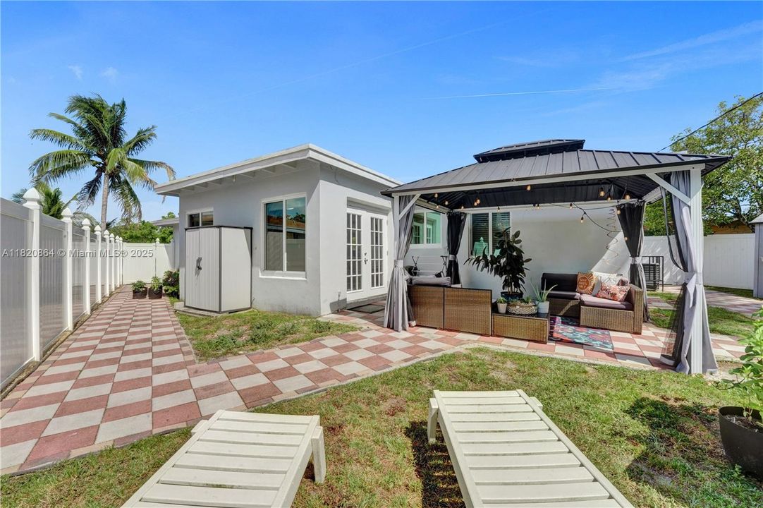 Recently Sold: $479,000 (3 beds, 2 baths, 1266 Square Feet)