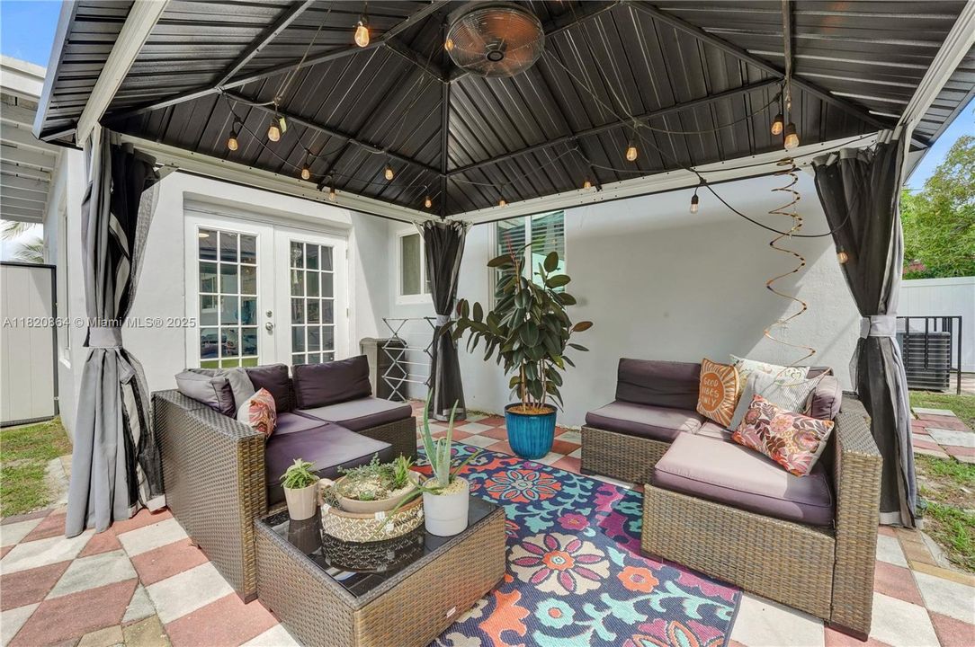 Recently Sold: $479,000 (3 beds, 2 baths, 1266 Square Feet)