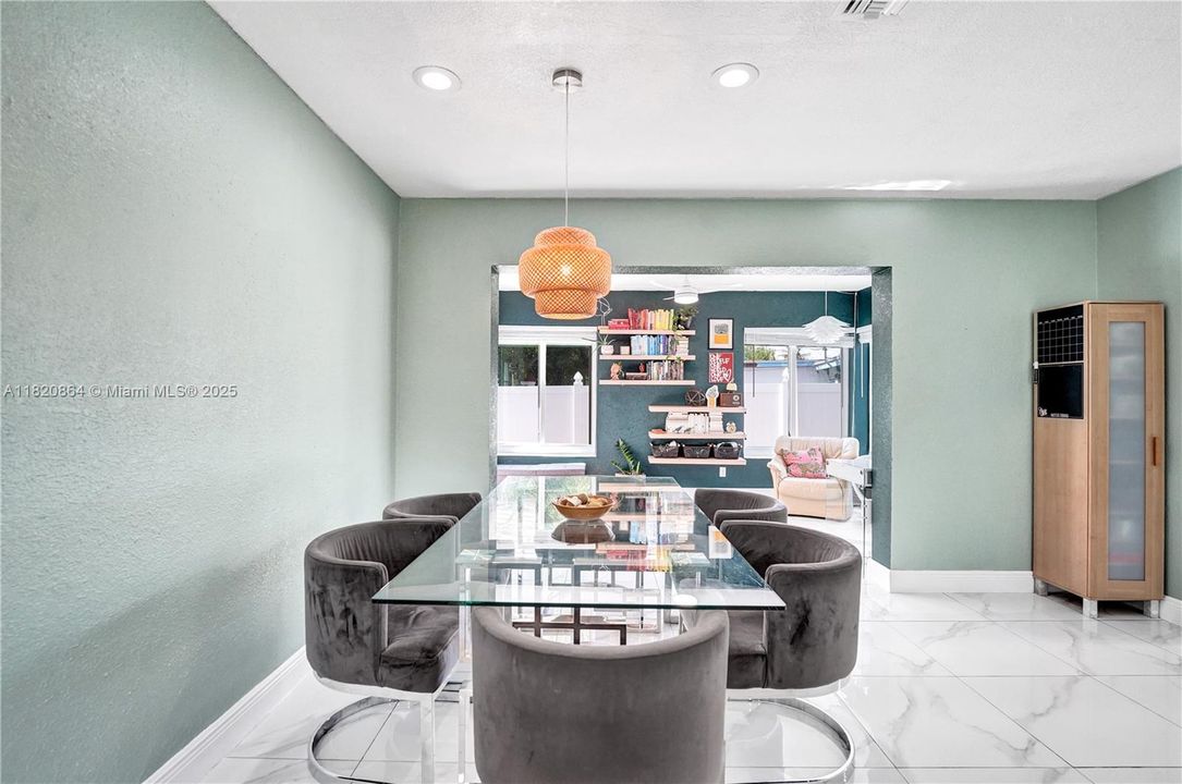 Recently Sold: $479,000 (3 beds, 2 baths, 1266 Square Feet)