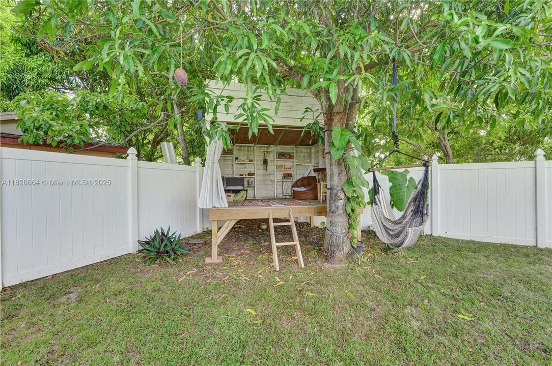 Recently Sold: $479,000 (3 beds, 2 baths, 1266 Square Feet)