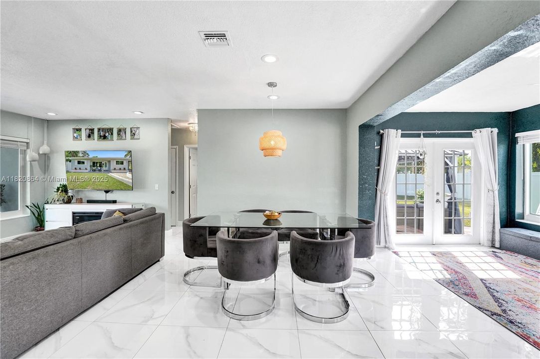 Recently Sold: $479,000 (3 beds, 2 baths, 1266 Square Feet)