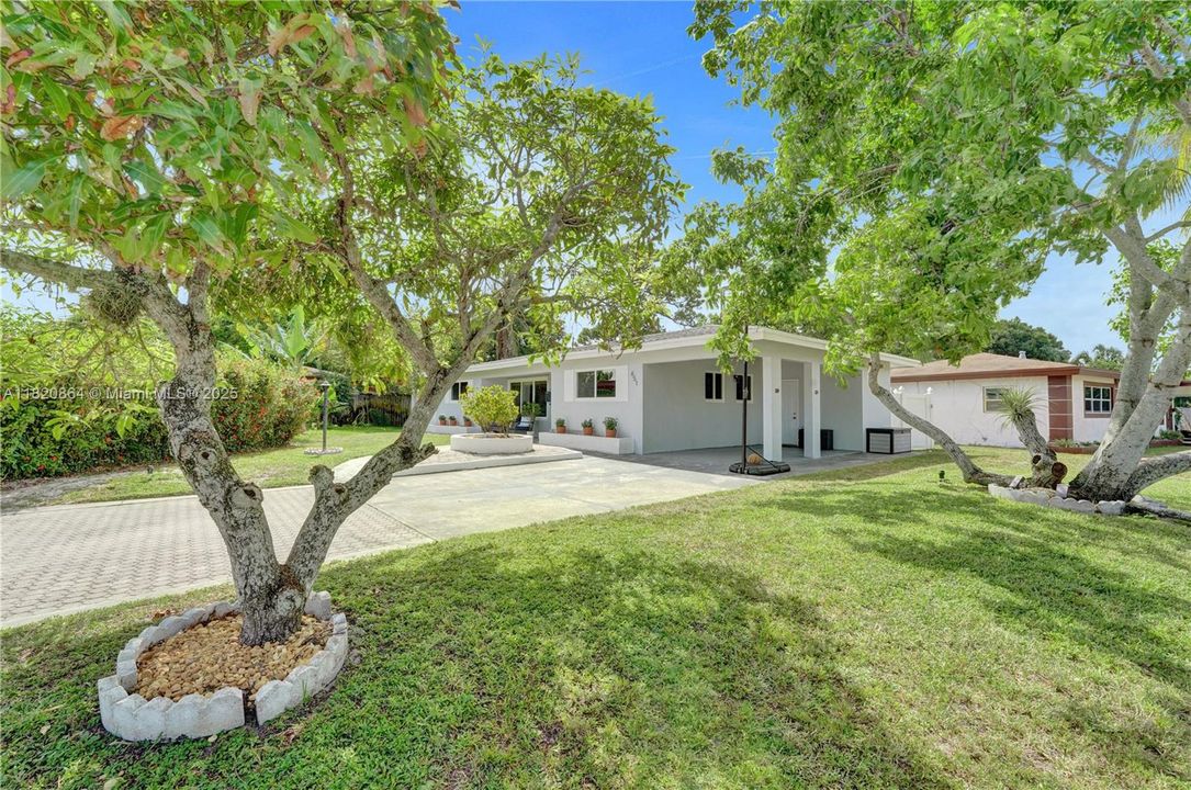 Recently Sold: $479,000 (3 beds, 2 baths, 1266 Square Feet)