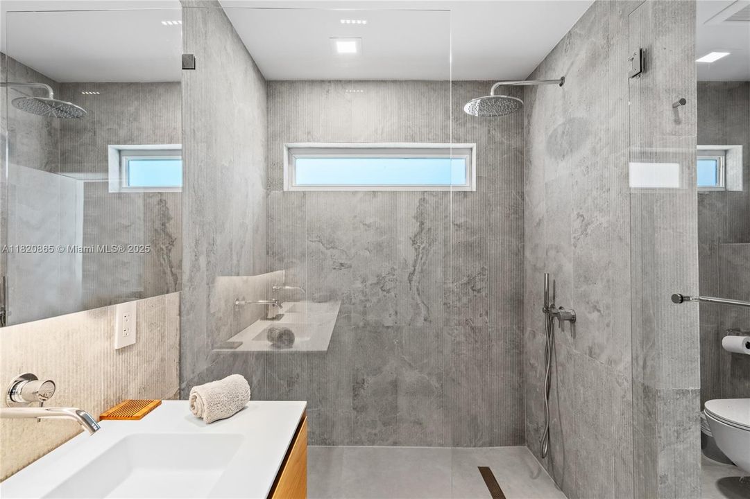 待售: $3,900,000 (4 贝兹, 3 浴室, 2267 平方英尺)