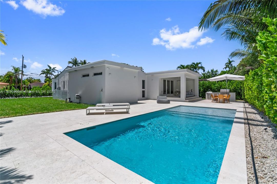 待售: $3,900,000 (4 贝兹, 3 浴室, 2267 平方英尺)