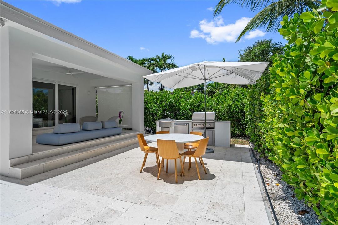 待售: $3,900,000 (4 贝兹, 3 浴室, 2267 平方英尺)