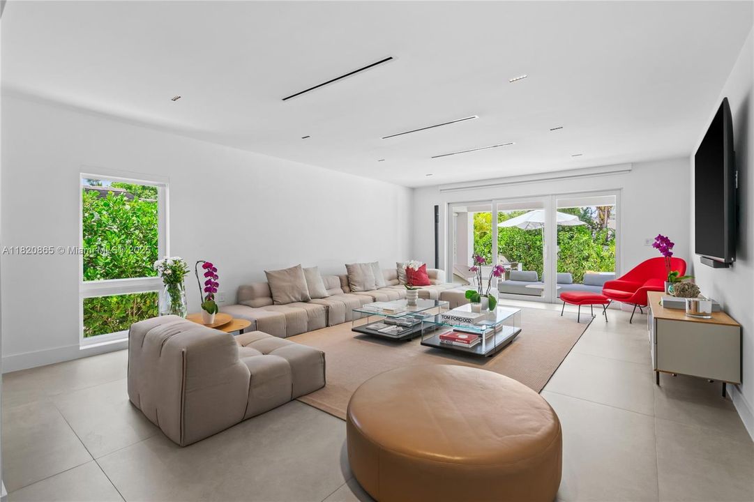 待售: $3,900,000 (4 贝兹, 3 浴室, 2267 平方英尺)