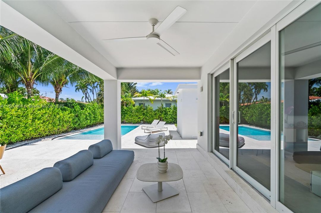 待售: $3,900,000 (4 贝兹, 3 浴室, 2267 平方英尺)