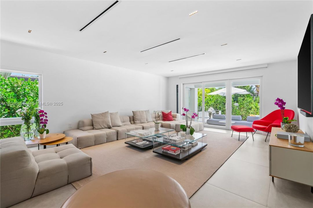 待售: $3,900,000 (4 贝兹, 3 浴室, 2267 平方英尺)